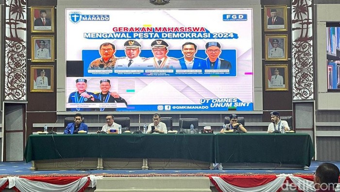 Diskusi Gerakan Mahasiswa Mengawal Pesta Demokrasi 2024 di aula Pemkot Manado.
