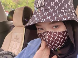 8 Gaya Hijab Syari Inara Rusli yang Sporty, Viral Minta Nafkah Rp 10 M