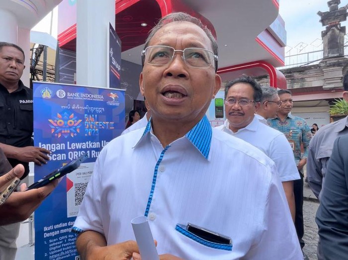 Gubernur Bali Wayan Koster setelah menghadiri acara pembukaan Bali Digifest II 2023 di Art Center, Denpasar, Jumat (2/6/2023).