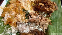 Dalam sehari, warungnya bisa menghabiskan nasi sebanyak 20 liter. Bukanya pukul 14.00 dan tutup pada pukul 21.00. Foto: detikcom/Riska Fitria