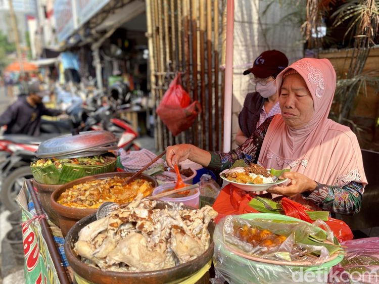 Gurih Mlekoh! Nasi Gudeg Jogja Bu Ijah yang Legendaris