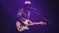 Gugun Blues Shelter membawakan lagu hits mereka seperti Set My Soul on Fire.  Foto: Andhika Prasetia/detikcom