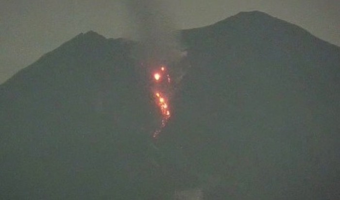gunung semeru erupsi
