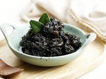 Banyak yang Suka Tinta Cumi, Begini Hukum Konsumsinya dalam Islam