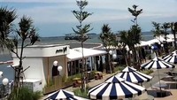 Bagi penggemar seafood dan ingin merasakan sensasi makan di tengah laut dapat menyambangi Rezeki Seafood di PIK 2. Suasana dan makanannya yang enak cocok untuk santai sambil makan enak. Foto: Instagram