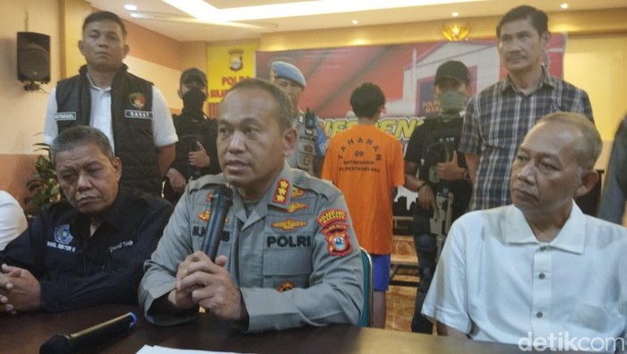 Kapolrestabes Makassar Kombes Mokhamad Ngajib saat rilis kasus pengeroyokan mahasiswa Unismuh Makassar.