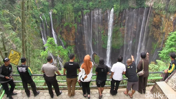 Keindahan air terjun Tumpak Sewu yang memanjakan mata