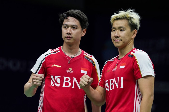 SUZHOU, CHINA - MAY 15: (CHINA OUT) Marcus Fernaldi Gideon (R) and Kevin Sanjaya Sukamuljo of Indonesia celebrate the victory in the Mens Doubles Round Robin match against Kevin Lee and Ty Alexander Lindeman of Canada during day two of the Sudirman Cup at Suzhou Olympic Sports Center Gymnasium on May 15, 2023 in Suzhou, China. (Photo by Shi Tang/Getty Images)