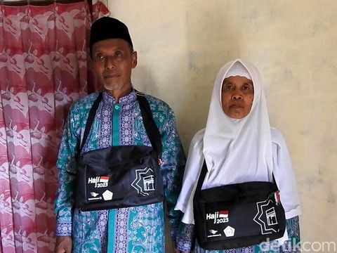 Kusir andong dari Kelurahan Sokanandi, Banjarnegara, yang akan berangkat haji bersama istrinya tahun ini, saat ditemui di rumahnya, Jumat (2/6/2023).