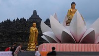 Menyambut hari raya Tri Suci Waisak 2567 BE/ 2023 ratusan umat Buddha dari majelis umat Nyingma, Sangha Tantrayana menggelar doa untuk perdamaian, keharmonisan, keselarasan, kebahagiaan di Indonesia dan seluruh dunia. 
