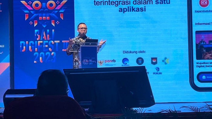 Menpan RB Abdullah Azwar Anas di Gedung Ksirarnawa Taman Budaya Art Center, Denpasar, Jumat (2/6/2023). (I Nyoman Adhisthaya Sawitra)