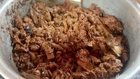 Untuk gudegnya lembut, tetapi rasanya cenderung manis. Biasanya gudeg khas Solo rasanya cenderung gurih. Tipe gudegnya juga basah. Rasa manis yang dominan itu diseimbangkan dengan udang balado yang super pedas. Foto: detikcom/Riska Fitria