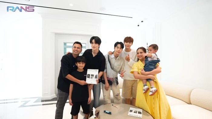 NCT DoJaeJung main ke rumah Raffi Ahmad dan Nagita Slavina diajak tumpengan dan cicip bakso.