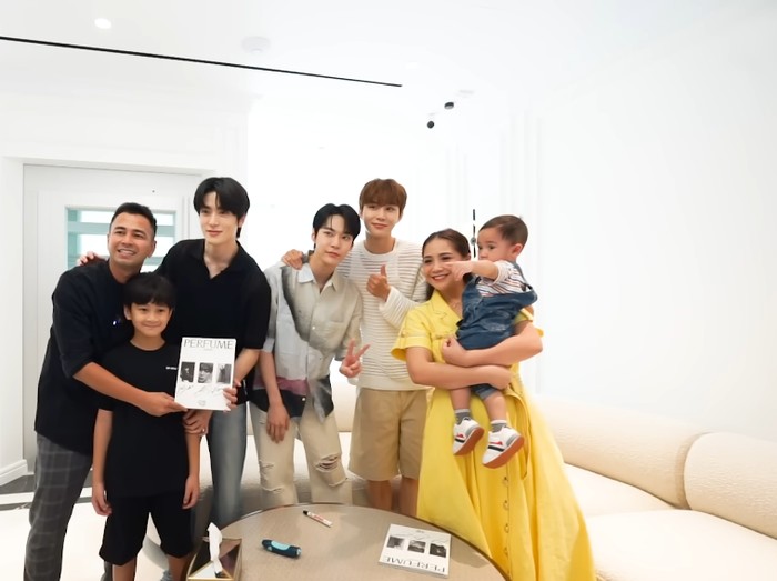 NCT DoJaeJung main ke rumah Raffi Ahmad dan Nagita Slavina diajak tumpengan dan cicip bakso.