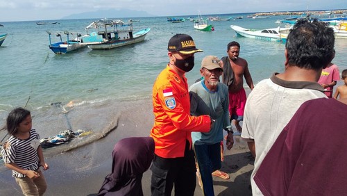 Nelayan di Kabupaten Sikka, NTT, La Hannung (67) ditemukan selamat setelah tiga hari terombang-ambing karena kapalnya mengalami mati mesin. (Istimewa)