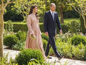 Wah.. Kate Middleton dan Pangeran William Ketangkap Basah Cium Mesra