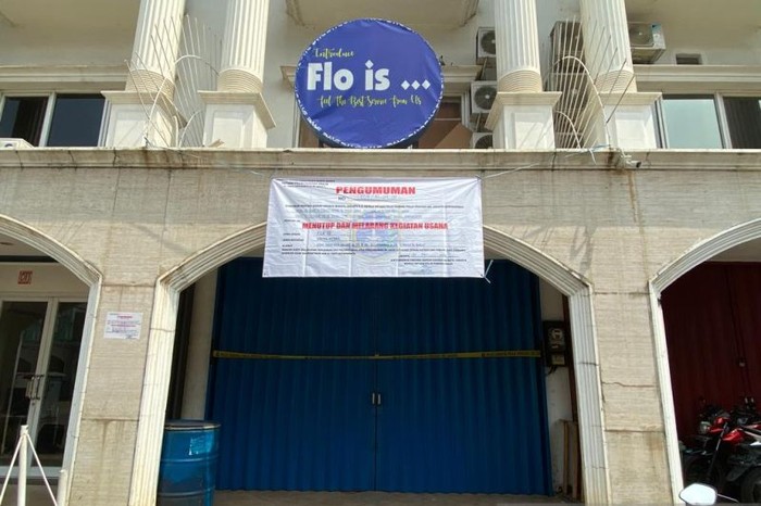 Panti pijat Flo Is yang berada di Komplek Ruko Rich Palace Blok D 10, Jalan Lapangan Bola, Srengseng, Kembangan, Jakarta Barat ditutup karena jadi tempat prostitusi (Dok. antara)