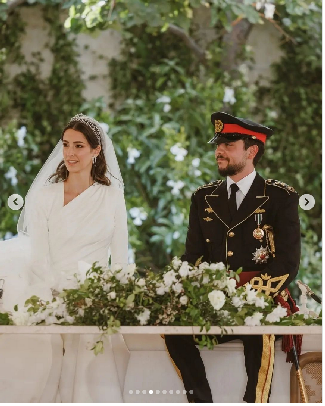 Pernikahan Pangeran Hussein dan Rajwa Al Saif digelar Kamis, 1 Juni 2023 di Istana Al Husseiniya, Istana Zahran, Amman, Yordania. Pernikahan keduanya disaksikan kurang lebih 140 tamu undangan yang sebagian besar adalah keluarga kerajaan dari berbagai negara.  Foto: Dok. Royal Hashemite Court