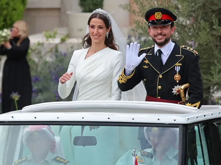 8 Gaya Wanita Arab, Kerabat Raja Salman Saat Dinikahi Pangeran Yordania