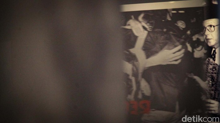 Peringati 25 Tahun Reformasi Lewat Pameran Foto GFJA bersama Redaksi Foto Perum LKBN Antara menggelar pameran foto dalam rangka peringatan 25 tahun reformasi. Foto-foto yang dipamerkan meliputi momen yang terjadi tahun 1998.