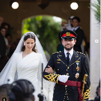 Pernikahan Pangeran Hussein dan Rajwa Al Saif digelar pada 1 Juni 2023 di Istana Al Husseiniya, Istana Zahran, Amman, Yordania. Foto: Dok. Getty Images, Instagram Queen Rania