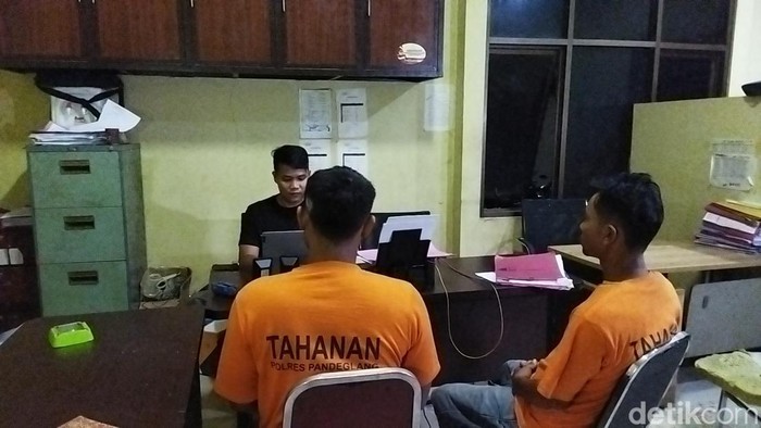 Polisi menangkap dua pelaku curanmor di Pandeglang, Banten (dok. Aris Rivaldo).
