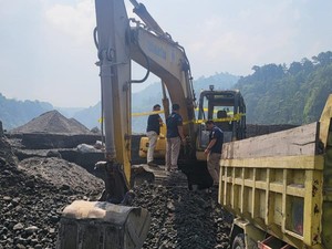 4 Penambang Pasir Ilegal di Blitar Diamankan, Truk dan Alat Berat Disita