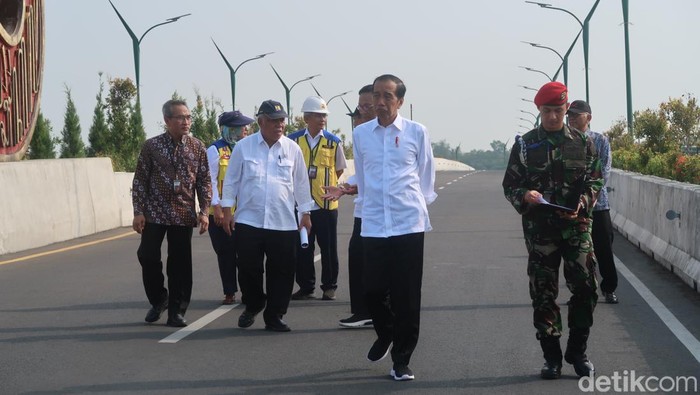 Presiden Jokowi meresmikan Jembatan Kretek II Bantul, Jumat (2/6/2023).