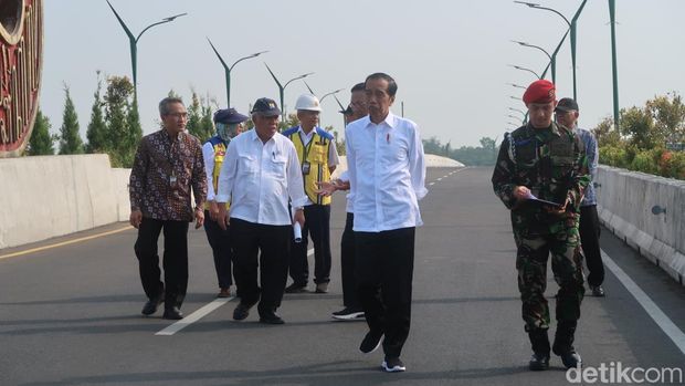 Presiden Jokowi meresmikan Jembatan Kretek II Bantul, Jumat (2/6/2023).