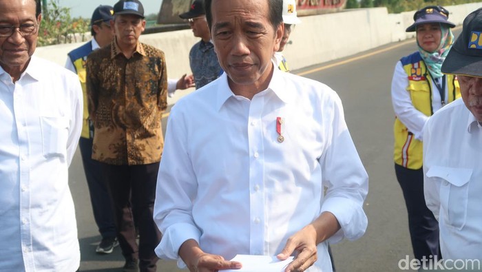 Presiden Jokowi meresmikan Jembatan Kretek II Bantul, Jumat (2/6/2023).