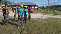 Setelah kegiatan, Bapak Luki Kepno selaku Kepala Distrik mengucapkan terima kasih kepada anggota Pos Elelim atas bantuan pemasangan tiang listrik dan mengalirkan listril sehingga kantor distrik bisa melakukan aktivitas di malam hari tanpa terkendala.  