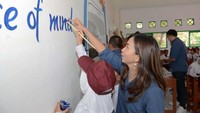 Selain itu dilakukan juga edukasi dan literasi keuangan untuk para siswa.  