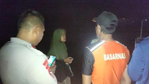 Proses pencarian warga tenggelam di Pantai Tanjung Menangis Lombok Timur, Jumat (2/6/2023). (Foto: istimewa)