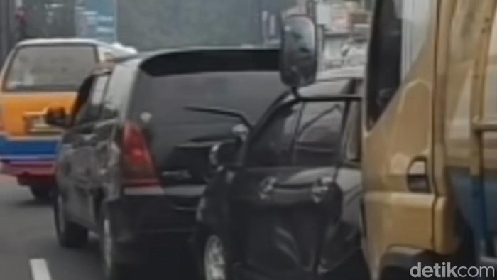 Tabrakan beruntun di Medan.