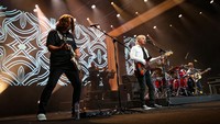 The Chicago Experience tampil membawakan 16 lagu.  Foto: Andhika Prasetia