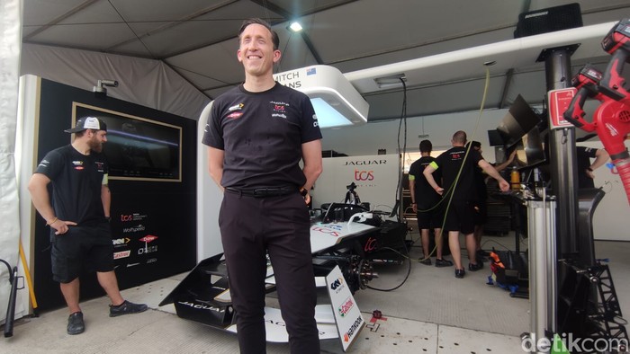 Tim Jaguar TCS di Formula E Jakarta 2023.
