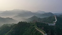Tembok Besar China dengan jejeran perbukitan membuatnya terlihat sangat indah.