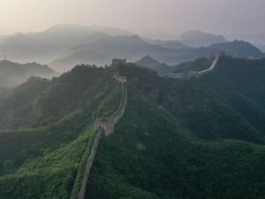 Pagi Berkabut nan Syahdu di Tembok Besar China