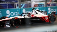 Bahkan, keputusan mereka memanfaatkan attack mode membuat Wehrlein tertekan.