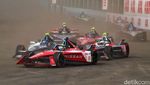 Gaspol... Aksi Pebalap Adu Cepat di Formula E Jakarta Seri ke-10