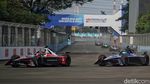 Gaspol... Aksi Pebalap Adu Cepat di Formula E Jakarta Seri ke-10