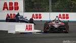 Gaspol... Aksi Pebalap Adu Cepat di Formula E Jakarta Seri ke-10