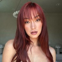 Dalam video yang viral, seorang Tiktoker bernama Alisha Marie mengaku hampir tidak diperbolehkan untuk masuk ke pesawat karena fotonya tidak sesuai dengan penampilan santainya pada saat akan boarding. Dalam keterangannya, ia mengatakan tidak pernah dibuat humble seperti itu. Foto: Instagram Alisha Marie