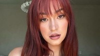 Dalam video yang viral, Tiktoker bernama Alisha Marie hampir tidak diperbolehkan masuk pesawat karena foto paspornya tak sesuai dengan penampilannya saat itu Foto: Instagram Alisha Marie