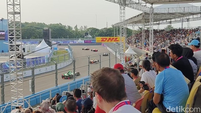 Antusiasme warga nonton Formula E (Silvia Ng/detikcom)