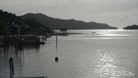 View rumah penduduk di sepanjang pantai