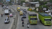 Kendaraan melintas di jalan lintas Sumatera (Jalinsum) ruas Bakauheni – Terbanggi Besar, di Bandar Lampung, Lampung, Sabtu (03/06/2023).