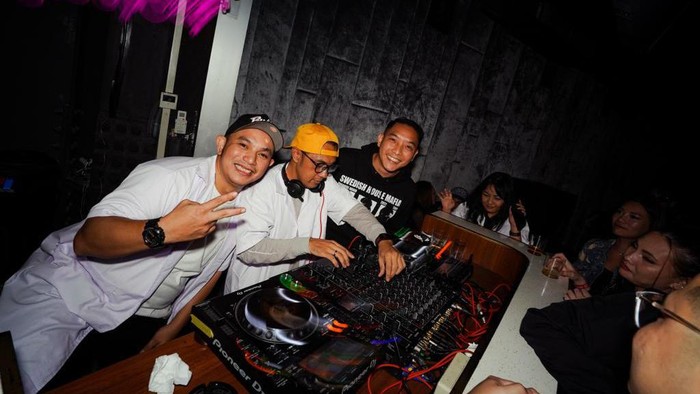 DJ Osvaldo Nugroho di Embassy Club Jakarta