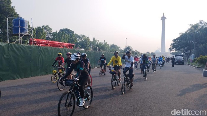 Greenpeace Indonesia melakukan pawai sepeda di Jakarta untuk memperingati Hari Sepeda Sedunia (Brigitta Belia/detikcom)