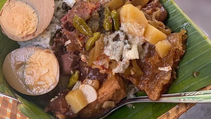 Tempat makan gudeg koyor populer di Semarang